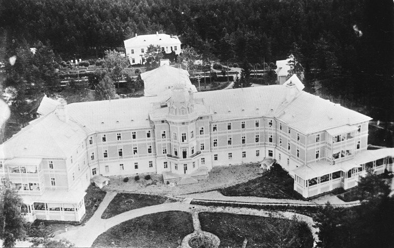 keuhkotautiparantolan päärakennus