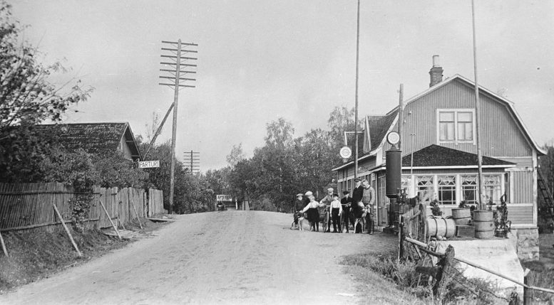 maantie ja kaupparakennus